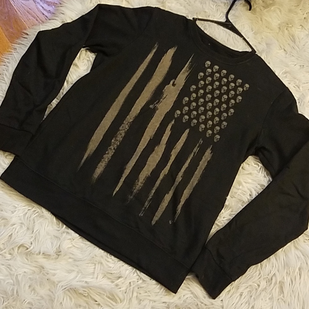 HOT TOPIC SKULL FLAG PRINT BLACK SWEATSHIRT 💀